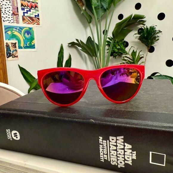 Unique True Vintage 70s / 80s 3D Geometric Ribbed Texture Red Unisex Sunglasses main image 8